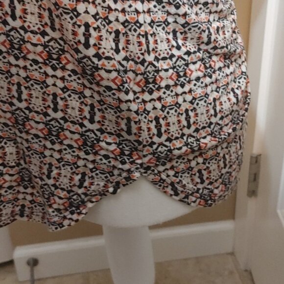 Reitmans Medium geometric tank top tshirt sleeveless lace neck detail blouse - Picture 4 of 5